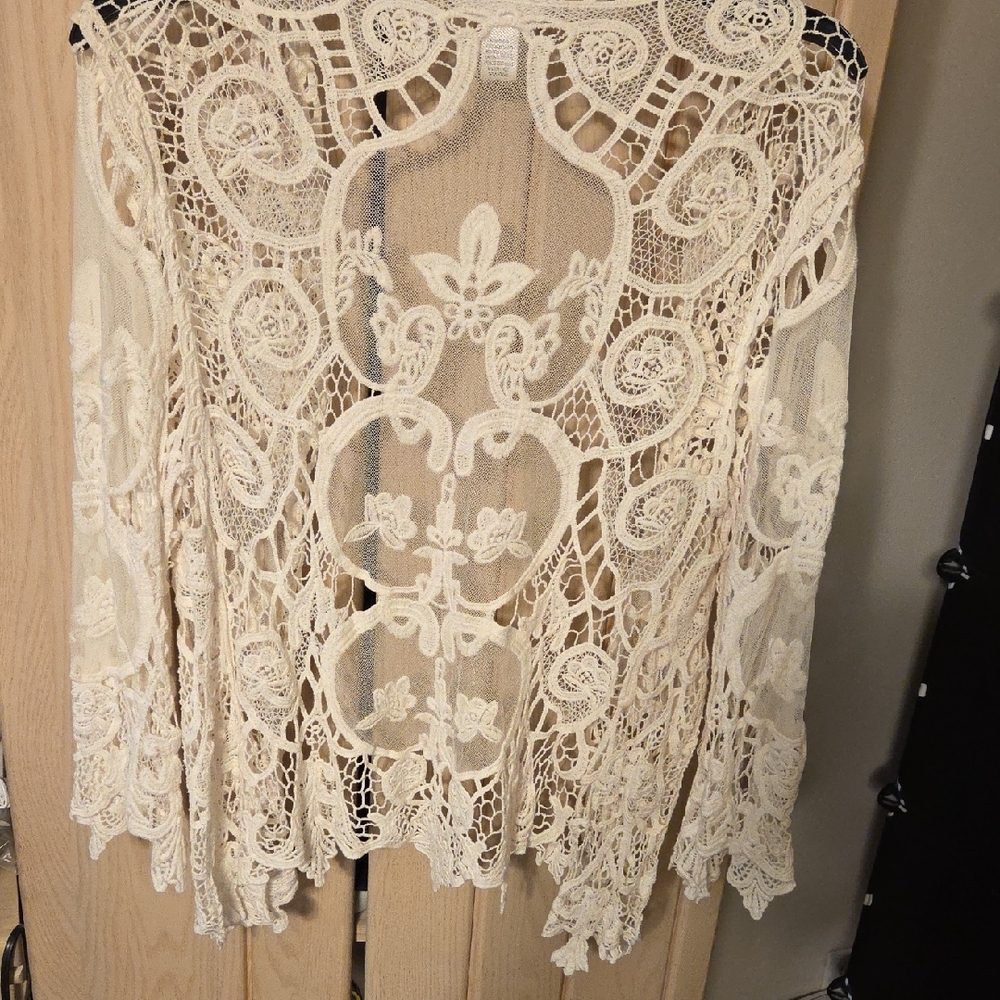 Intricate Lace Open-Front Jacket - Picture 5 of 5